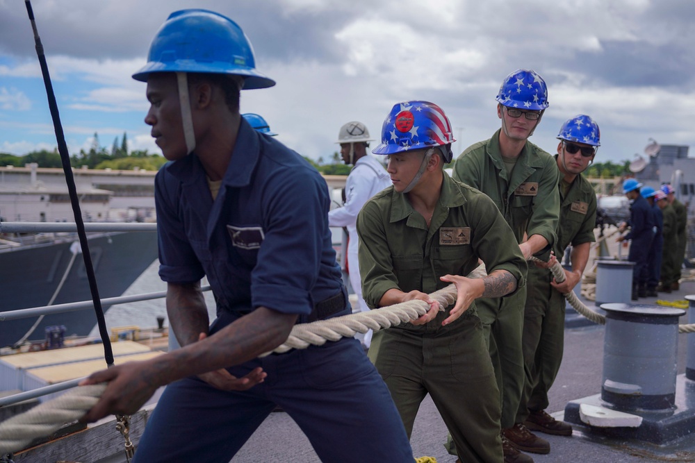 USS Harpers Ferry Arrives at Pearl Harbor