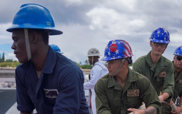 USS Harpers Ferry Arrives at Pearl Harbor