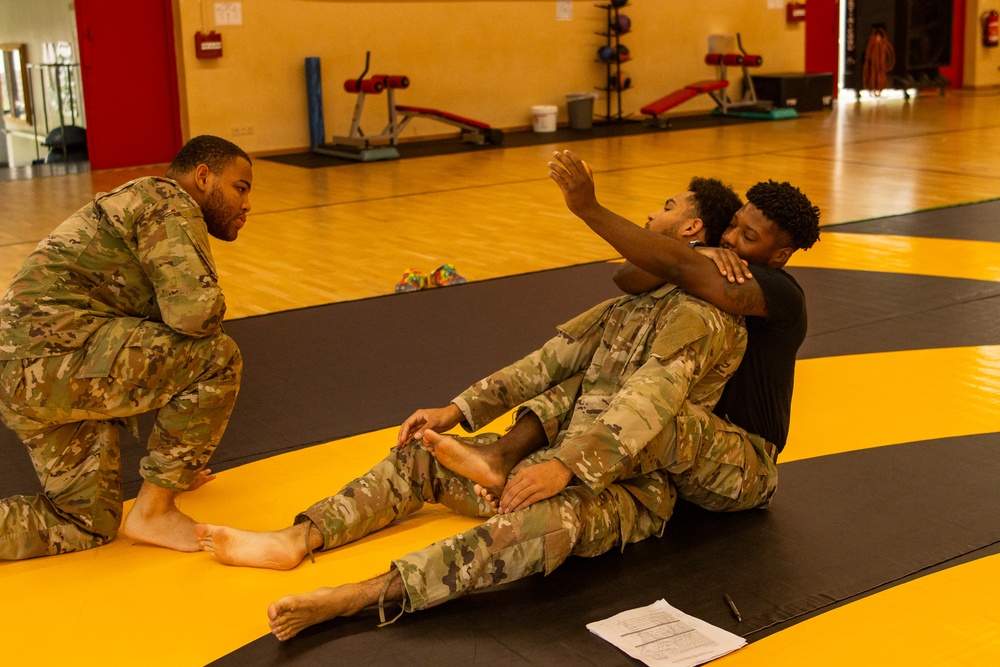5-7 ADA Soldiers Conduct Modern Army Combatives Training