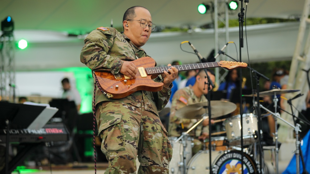 The 3rd Infantry Division Rock Band Performs at Savannah Phil the Park