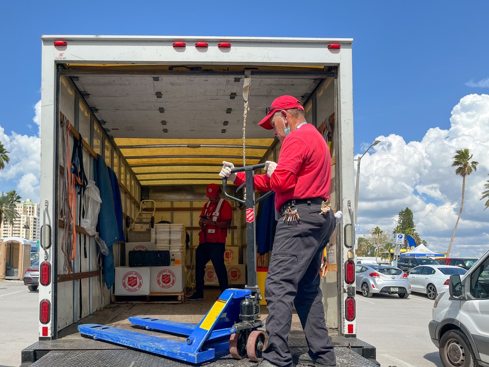 Volunteer Groups Unite to Bring Food and Water in Support of Hurricane Helene Survivors in Largo, FL