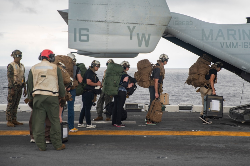 15th MEU Launches Humanitarian Assistance Survey Team for Typhoon Relief