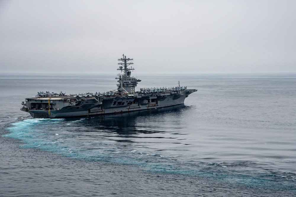 Nimitz Steams in the Pacific Ocean