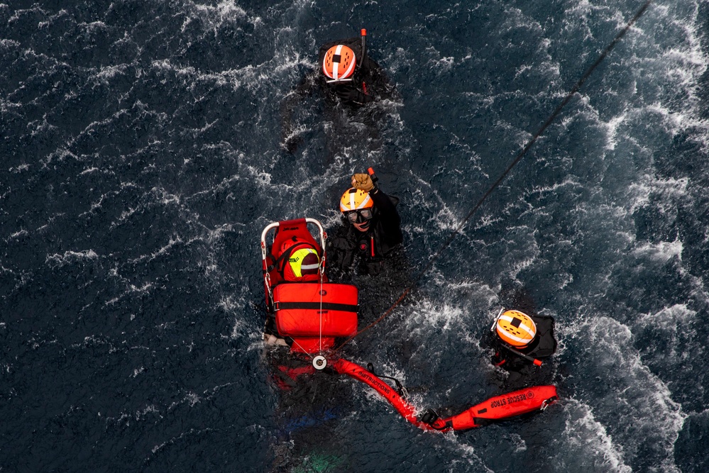 Nimitz Aircrew Conducts Water Rescue Training