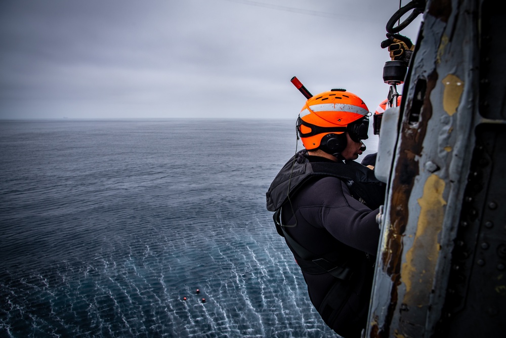 Nimitz Aircrew Conducts Water Rescue Training