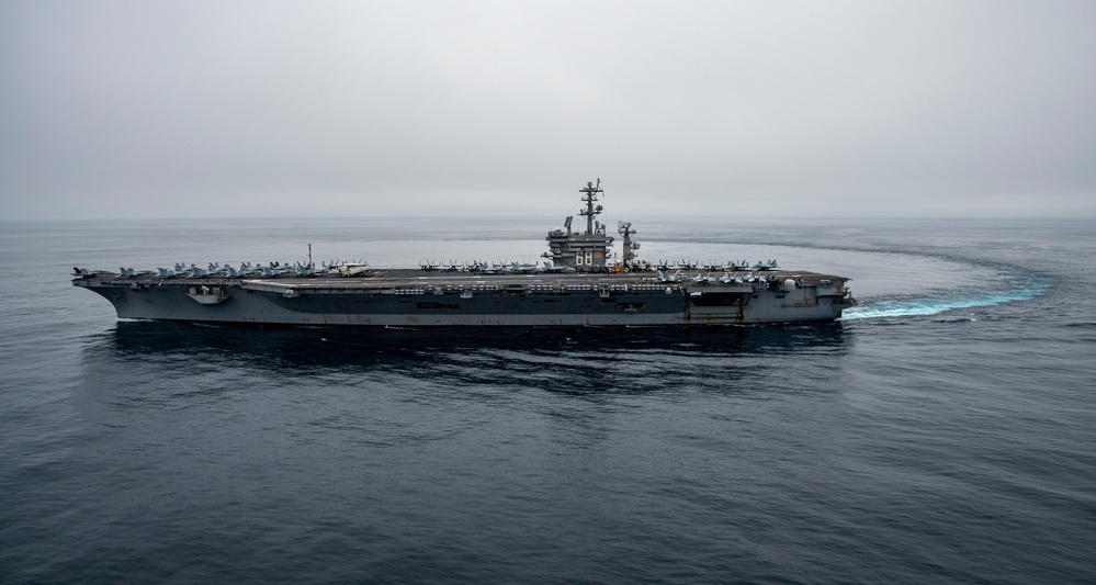Nimitz Steams in the Pacific Ocean