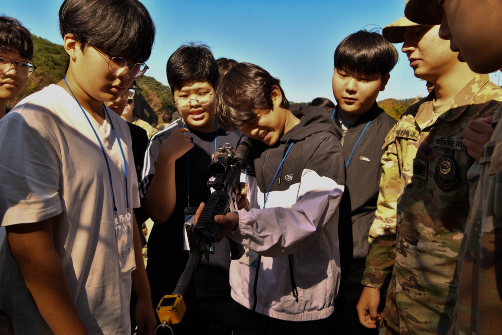 Youngjung Middle School Visits Camp Casey Military Base