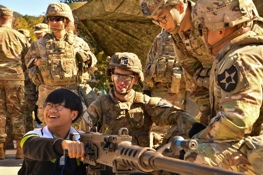 Youngjung Middle School Visits Camp Casey Military Base