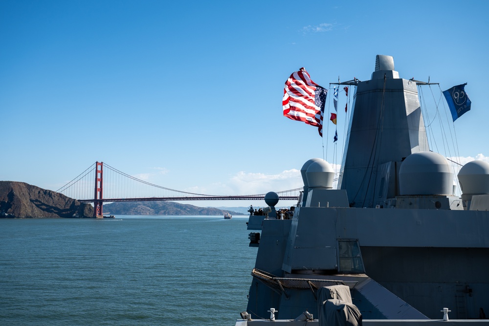 USS Somerset (LPD 25) arrives in San Francisco for Fleet Week
