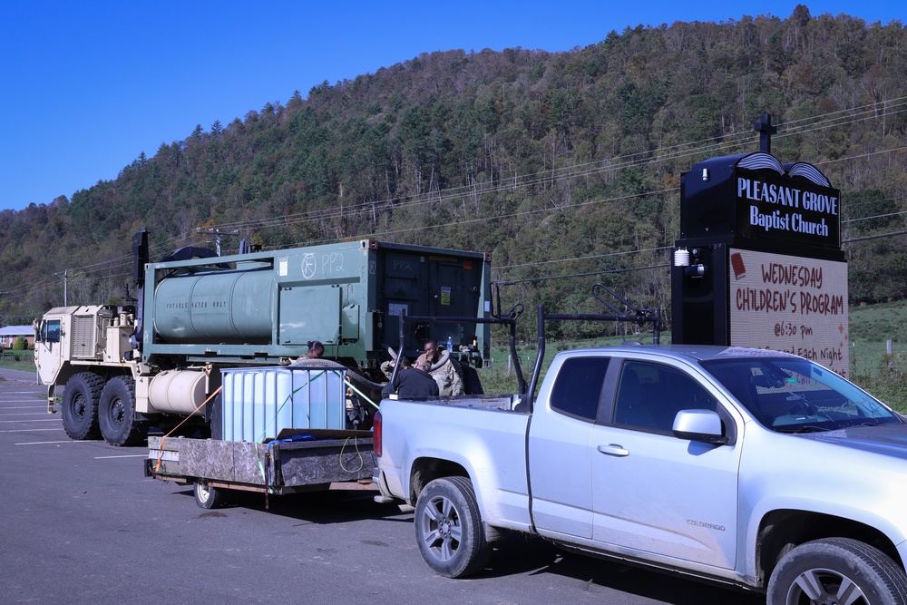 Tennessee Army National Guard Soldiers from Memphis distribute water to East TN