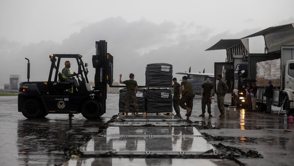 U.S. Marines with III Marine Expeditionary Force support humanitarian relief efforts alongside Philippine allies