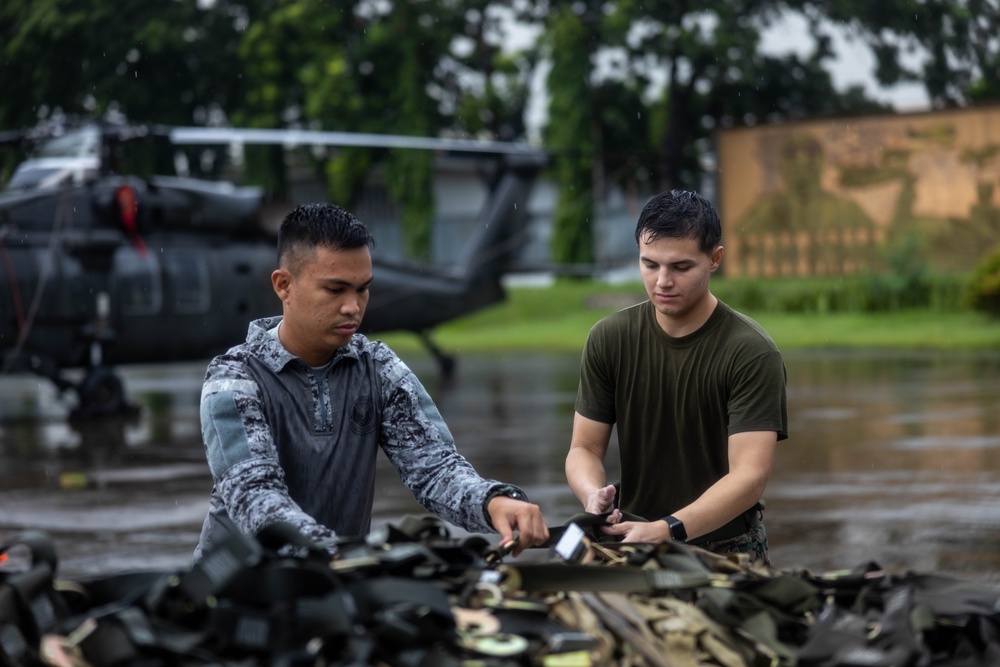 U.S. Marines with III Marine Expeditionary Force support humanitarian relief efforts alongside Philippine allies