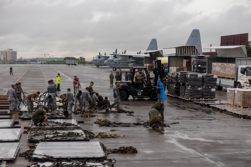 U.S. Marines with III Marine Expeditionary Force support humanitarian relief efforts alongside Philippine allies