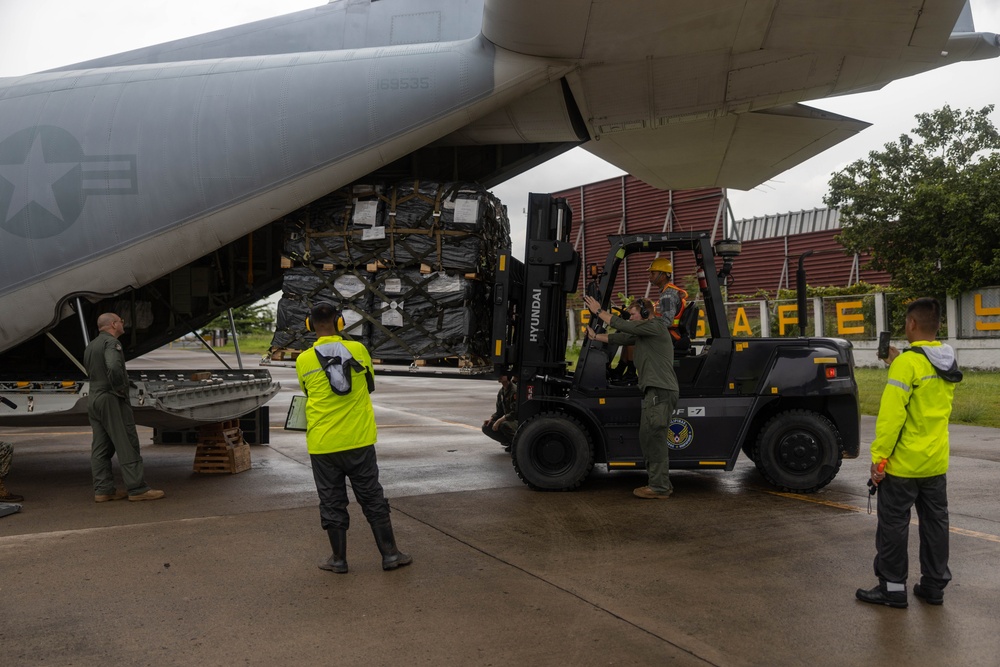 U.S. Marines with III Marine Expeditionary Force support humanitarian relief efforts alongside Philippine allies