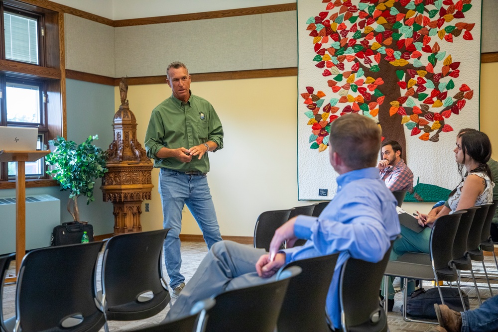 Omaha District holds sustainable rivers program public meeting in Jamestown