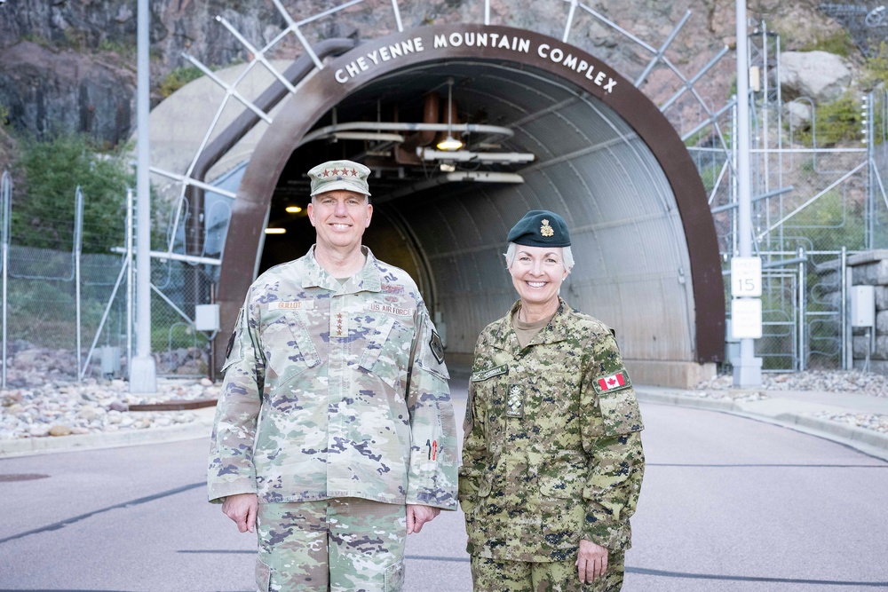 Canadian Chief of Defence Staff Visits NORAD, USNORTHCOM