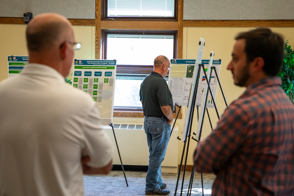 Omaha District holds sustainable rivers program public meeting in Jamestown