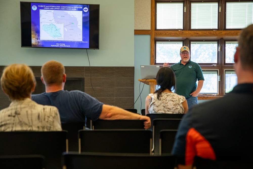 Omaha District holds sustainable rivers program public meeting in Jamestown