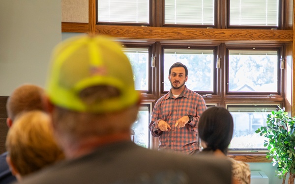 Omaha District holds sustainable rivers program public meeting in Jamestown