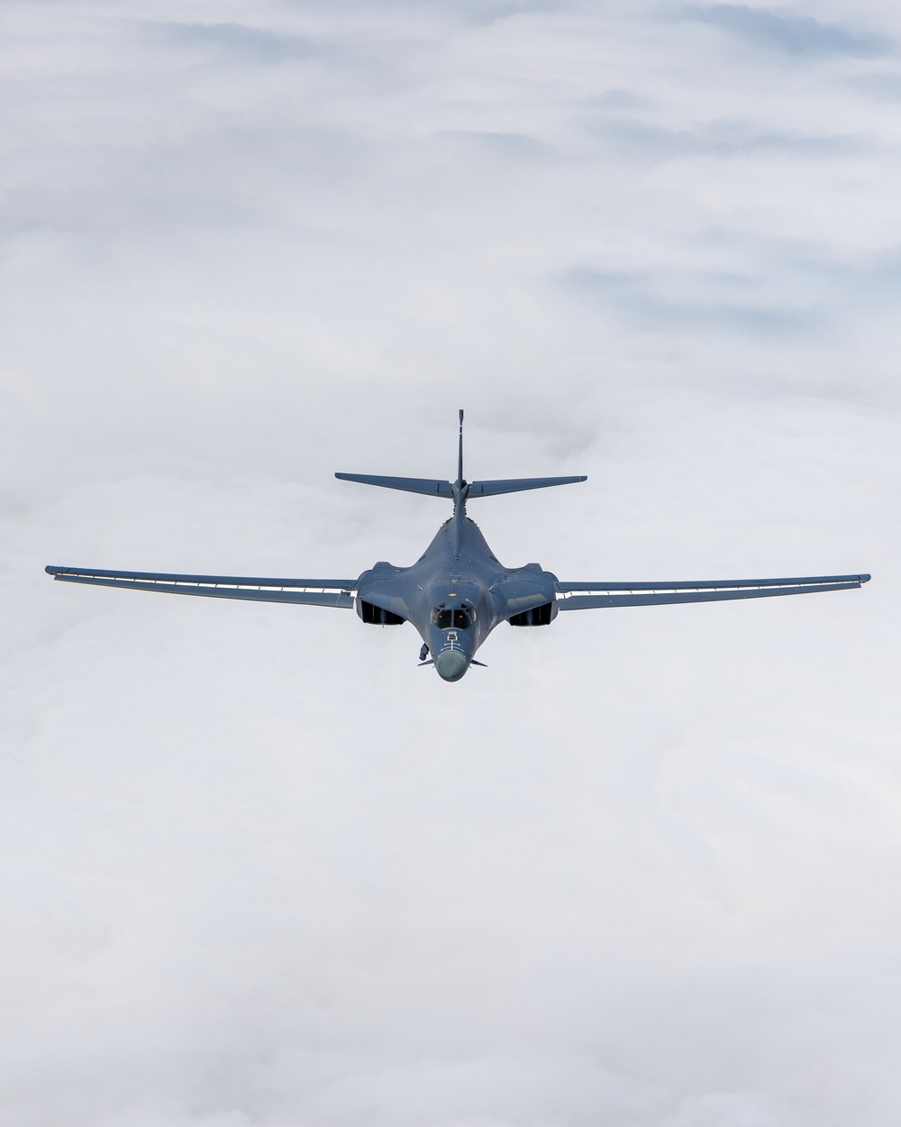 Edwards AFB B-1 flies over the Pacific Airshow