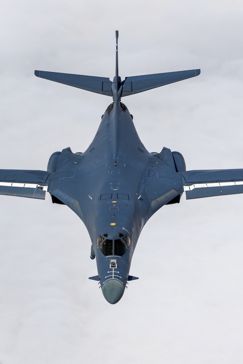 Edwards AFB B-1 flies over the Pacific Airshow