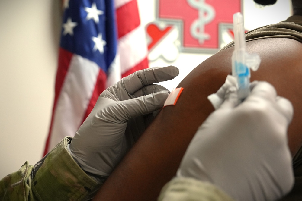 Fort Meade Garrison and U.S. Army Medical Department Activity Command Teams Receive Flu Shots