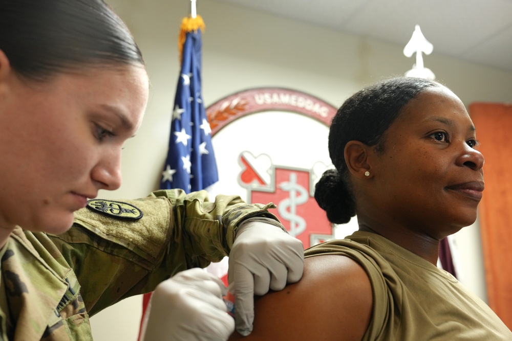 Fort Meade Garrison and U.S. Army Medical Department Activity Command Teams Receive Flu Shots