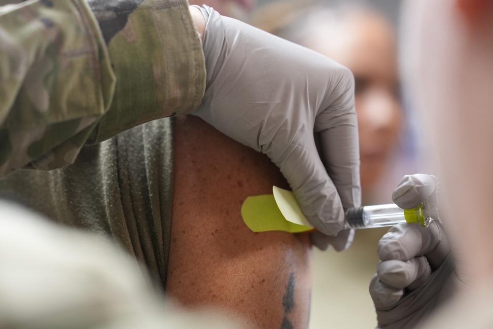 Fort Meade Garrison and U.S. Army Medical Department Activity Command Teams Receive Flu Shots