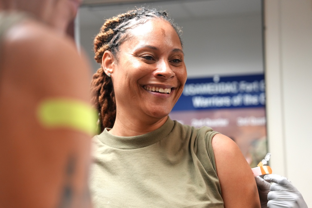 Fort Meade Garrison and U.S. Army Medical Department Activity Command Teams Receive Flu Shots