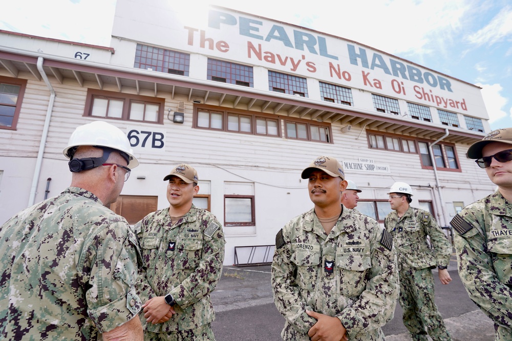 VCNO Adm. Jim Kilby Visits Pearl Harbor Naval Shipyard