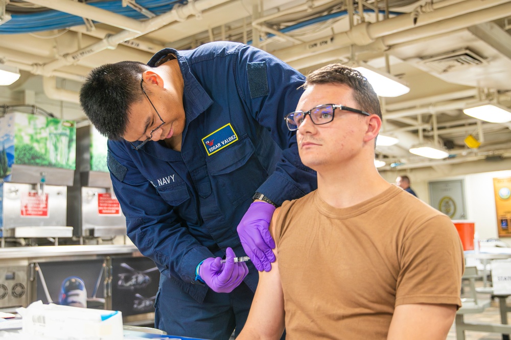 USS George Washington conducts vaccination clinic