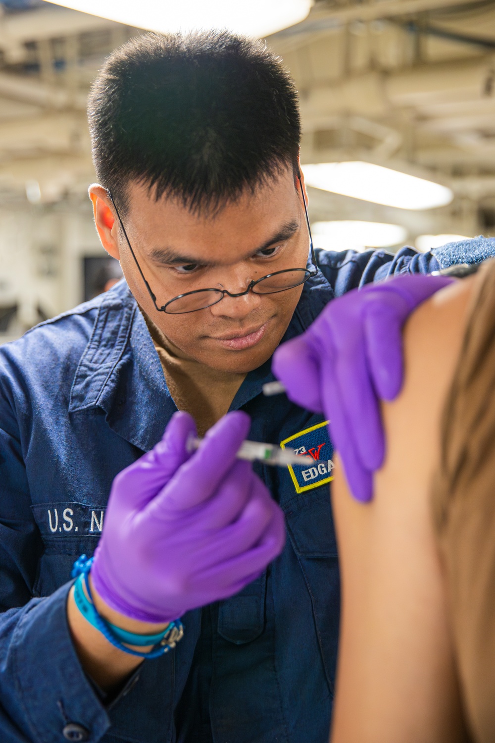 USS George Washington conducts vaccination clinic