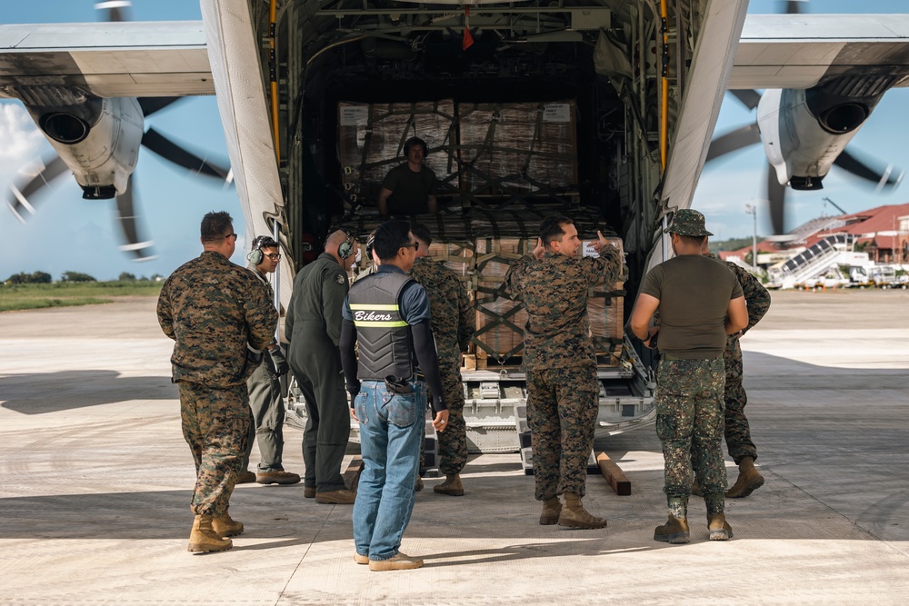 MRF-SEA Marines receive supplies in Laoag to Support Relief Efforts Alongside Philippine Allies