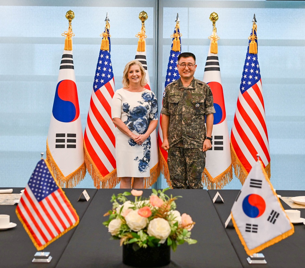 SECARMY Visits South Korea