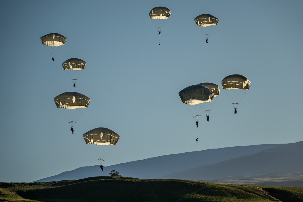 Arctic Angels Conduct Airborne Operations During JPMRC 25-01