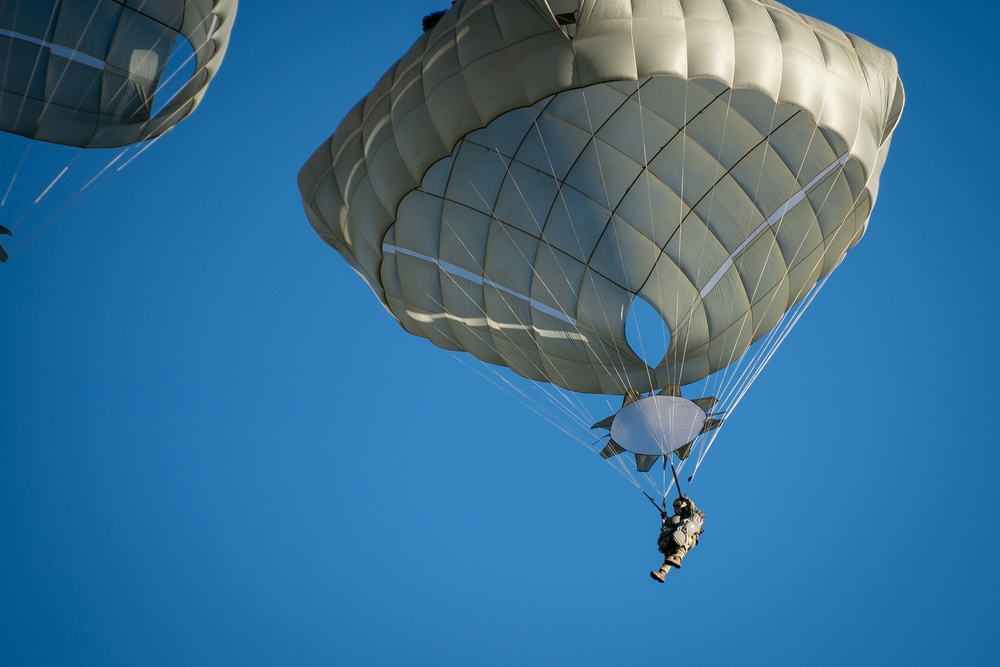 Arctic Angels Conduct Airborne Operations During JPMRC 25-01