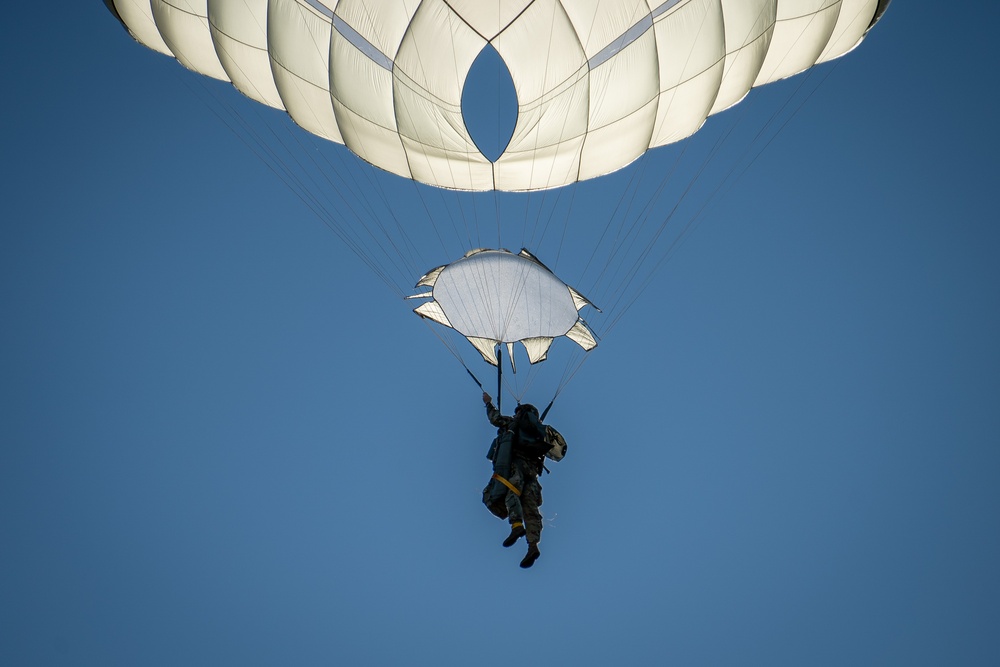 Arctic Angels Conduct Airborne Operations During JPMRC 25-01