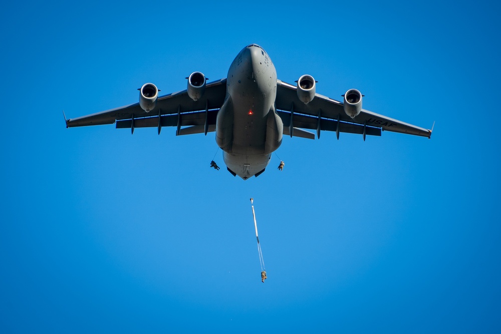 Arctic Angels Conduct Airborne Operations During JPMRC 25-01