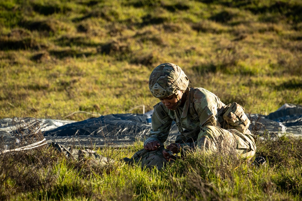 Arctic Angels Conduct Airborne Operations During JPMRC 25-01