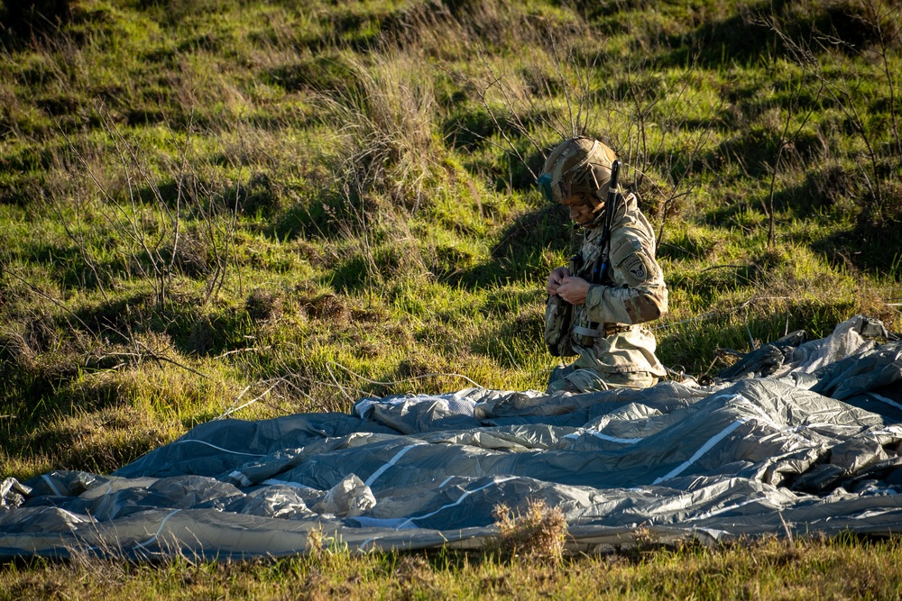 Arctic Angels Conduct Airborne Operations During JPMRC 25-01