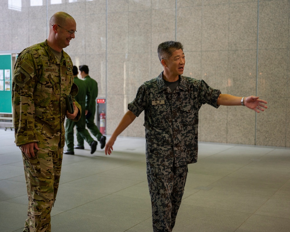 374 AW leadership visits JASDF OSW
