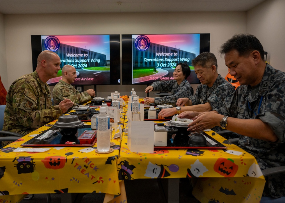 374 AW leadership visits JASDF OSW