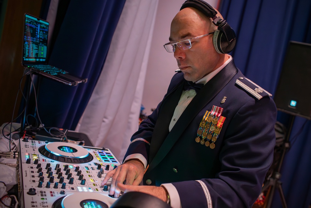 Team Yokota hosts 77th Air Force Ball