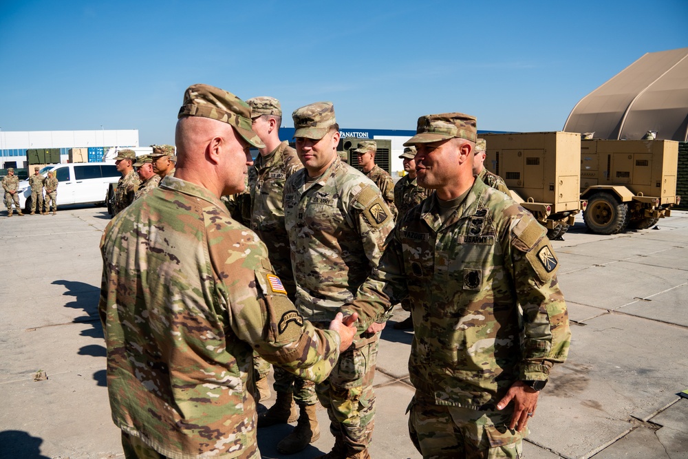 General James Mingus visits the 1st Cavalry Division Artillery DIVARTY
