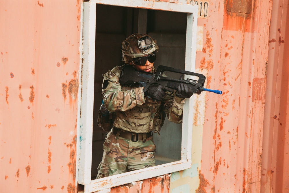 French and U.S. forces conduct close quarter combat training.