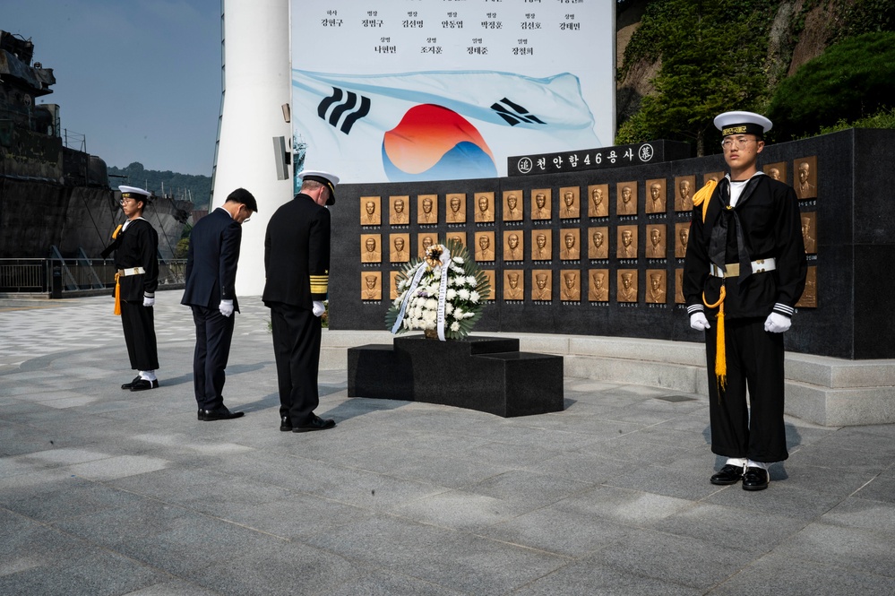 CDRUSINDOPACOM visits The Cheonan Memorial