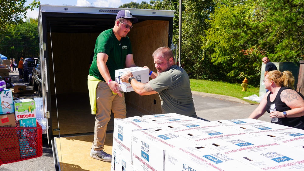 Volunteers Open Large Distribution Points for Hurricane Helene Survivors in Newport, Tenn.