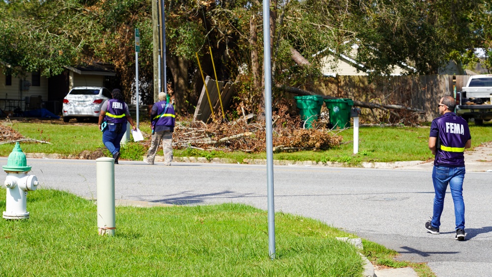 Disaster Survivor Assistance Crew #1 Canvassing a Neighborhood on Tyndall Drive in Valdosta. Georgia