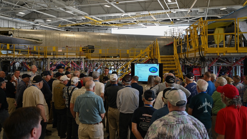 B-52 Stratofortress Association visits the OC-ALC