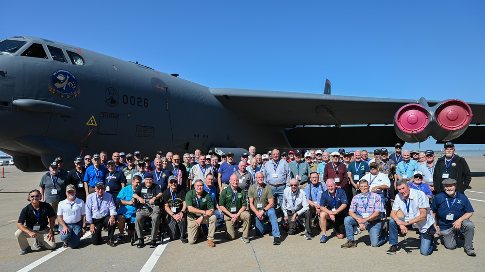 B-52 Stratofortress Association visits the OC-ALC